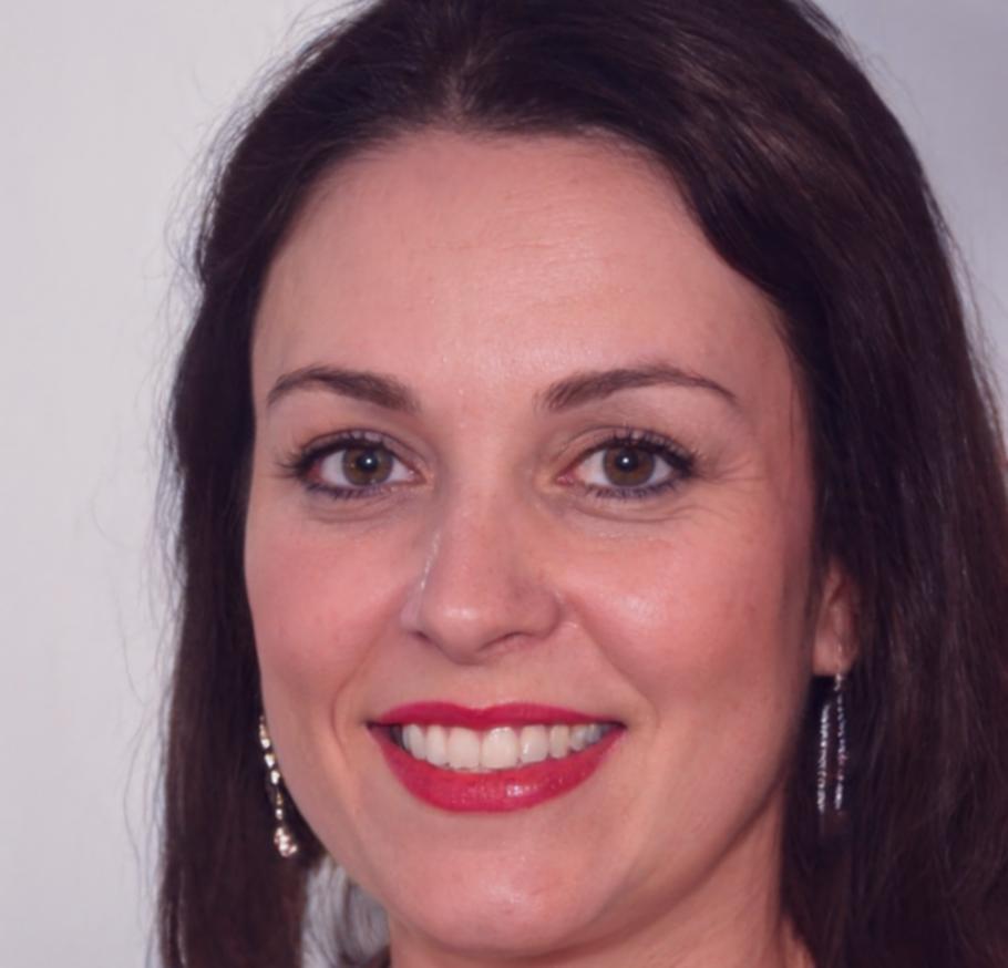 Portrait de Léonie Beaumont, analyste financière senior