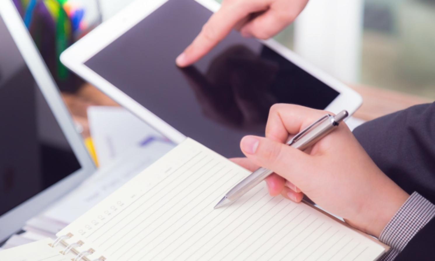 Consultation d'analyse financière approfondie avec graphiques et données